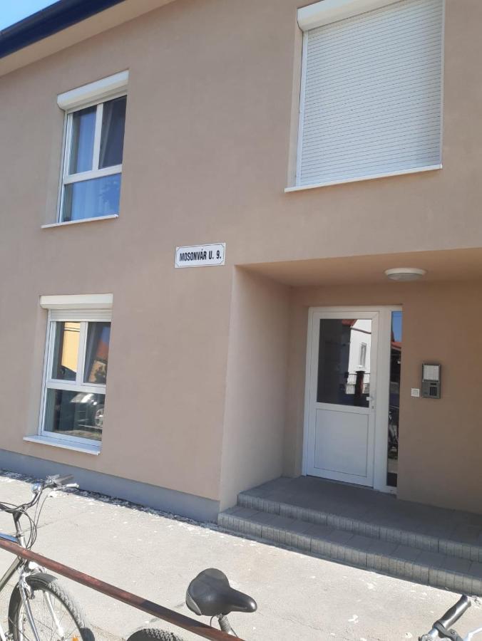 Swiss Apartment Mosonmagyaróvár Zewnętrze zdjęcie